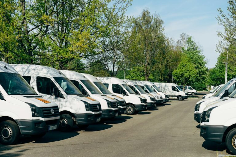 Praktyczne rozwiązania dla firm. Czym charakteryzuje się funkcjonalne auto dostawcze?